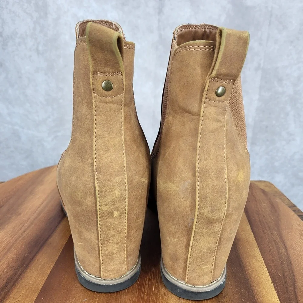 Universal Thread Chelsea Boots‎ Womens Amalia 9.5  Brown Faux Leather Wedge